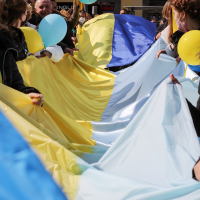 Flagge Ukraine mit Luftballons, byNatiFreePicPexels