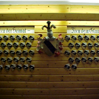 Wappenwand im Kneip- und Conventsraum