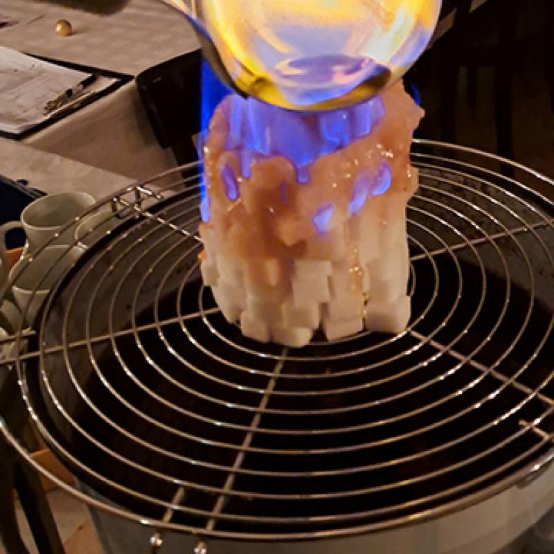 Krambambuli mit brennendem Zuckerhut