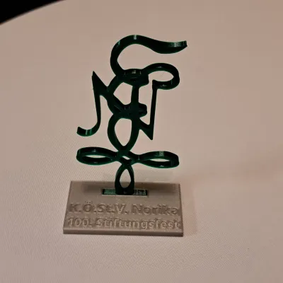 Zirkel der NKW dreidimensional gefertigt auf einem Ständer befestigt