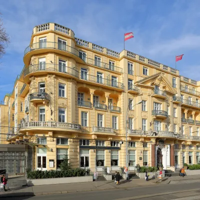 Parkhotel Schönbrunn in Hietzing_by_Wikipedia