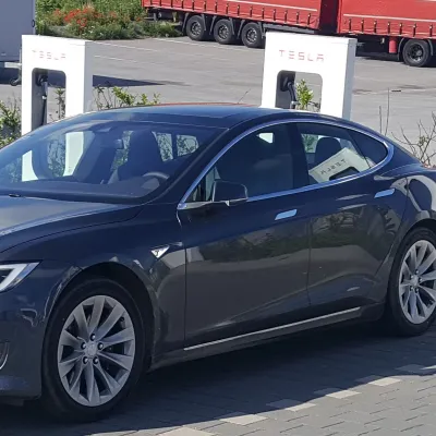 Tesla Model S nach Facelift (seit April 2016)