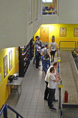 Vorbereitung zu einen Gokart Rennen