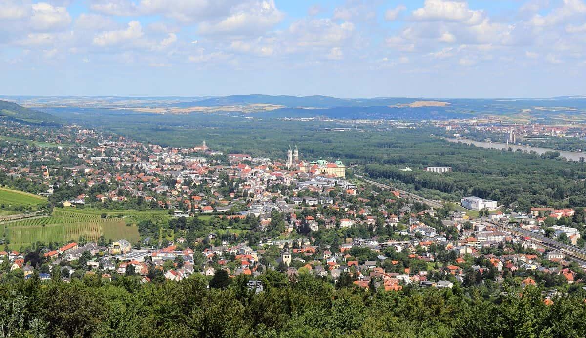 Blick auf Klosterneuburg by Wikipedia