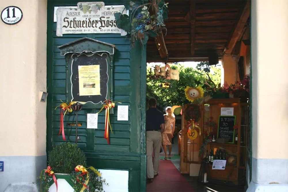 Eingangstor Heuriger SCHNEIDER-GÖSSL 1130, Firmiangasse 9-11