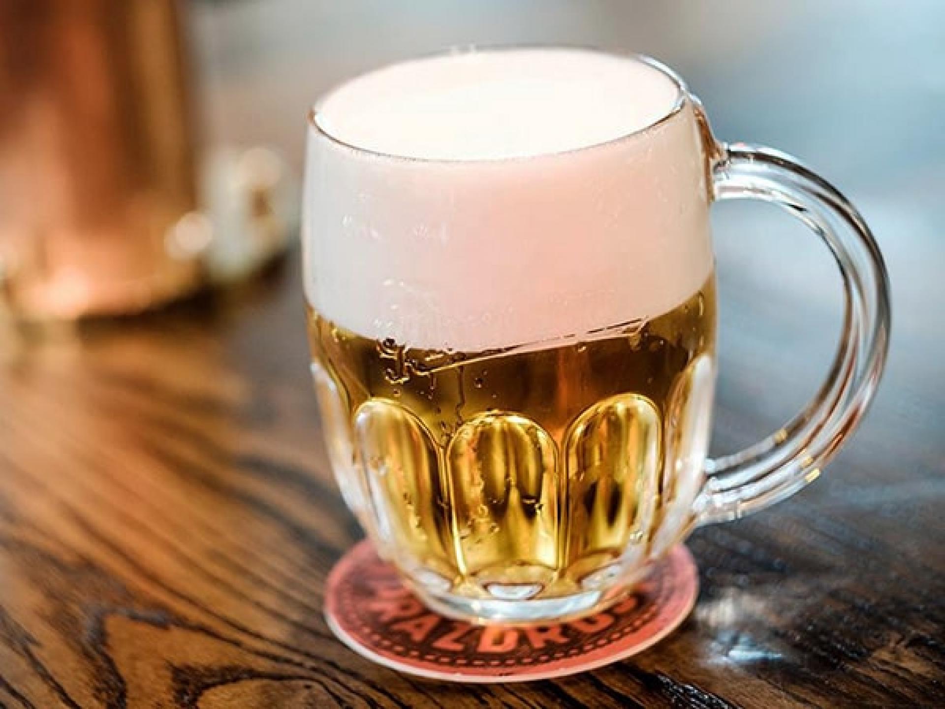Bild: Pilsner Bier im Krügel, von Steven Walling, Wikipedia